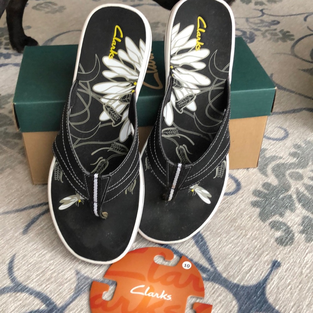 Clark’s flip flop style sandal. Size 10